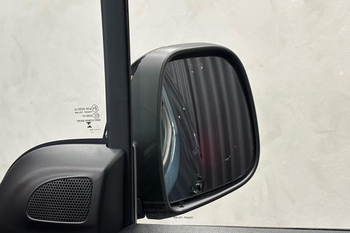Blå Citroën ë-Berlingo fra 2025