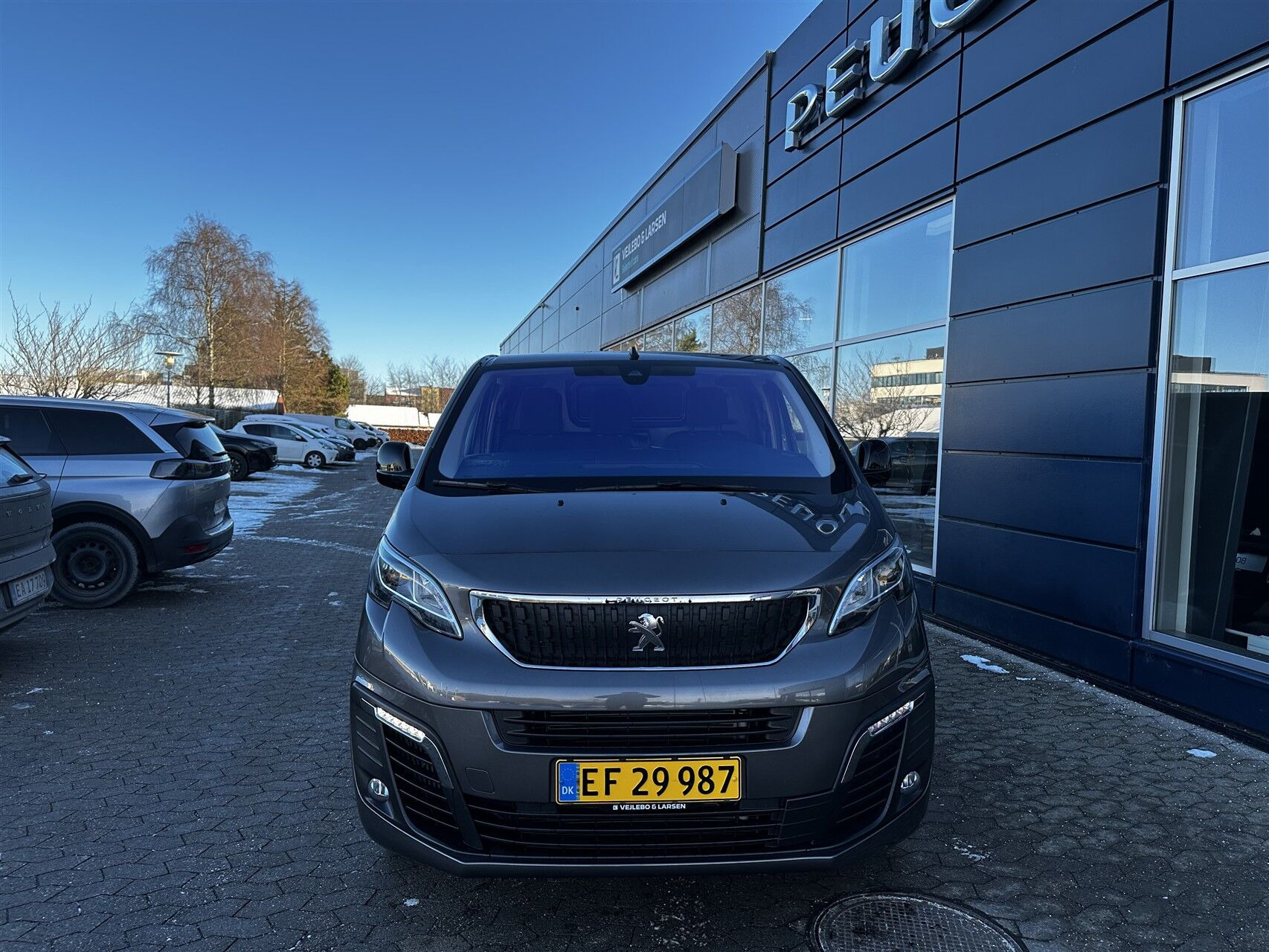 Grå Peugeot Expert fra 2025