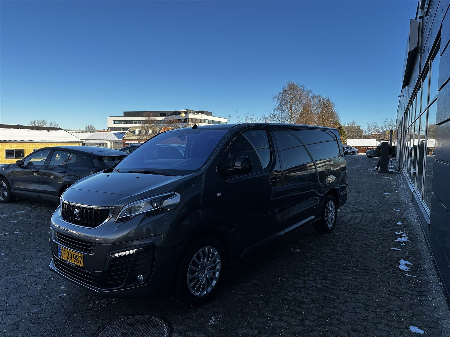 Grå Peugeot Expert fra 2025