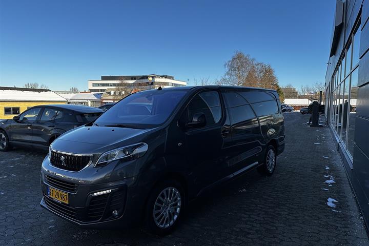 Grå Peugeot Expert fra 2025