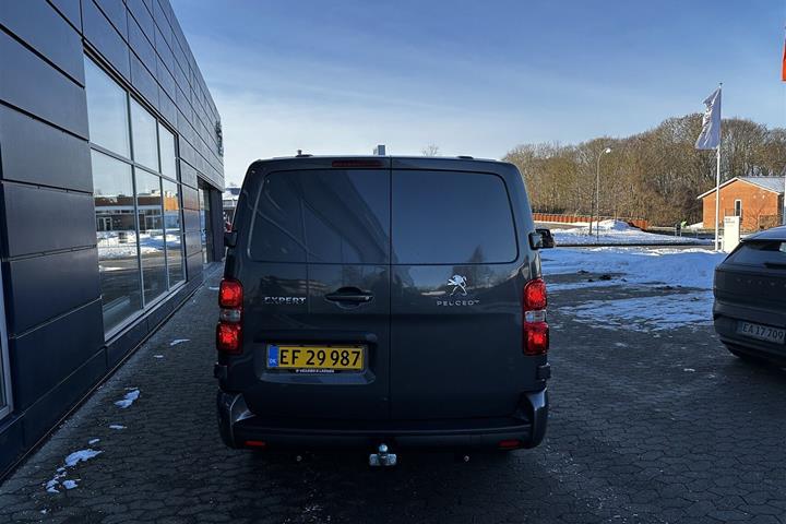 Grå Peugeot Expert fra 2025
