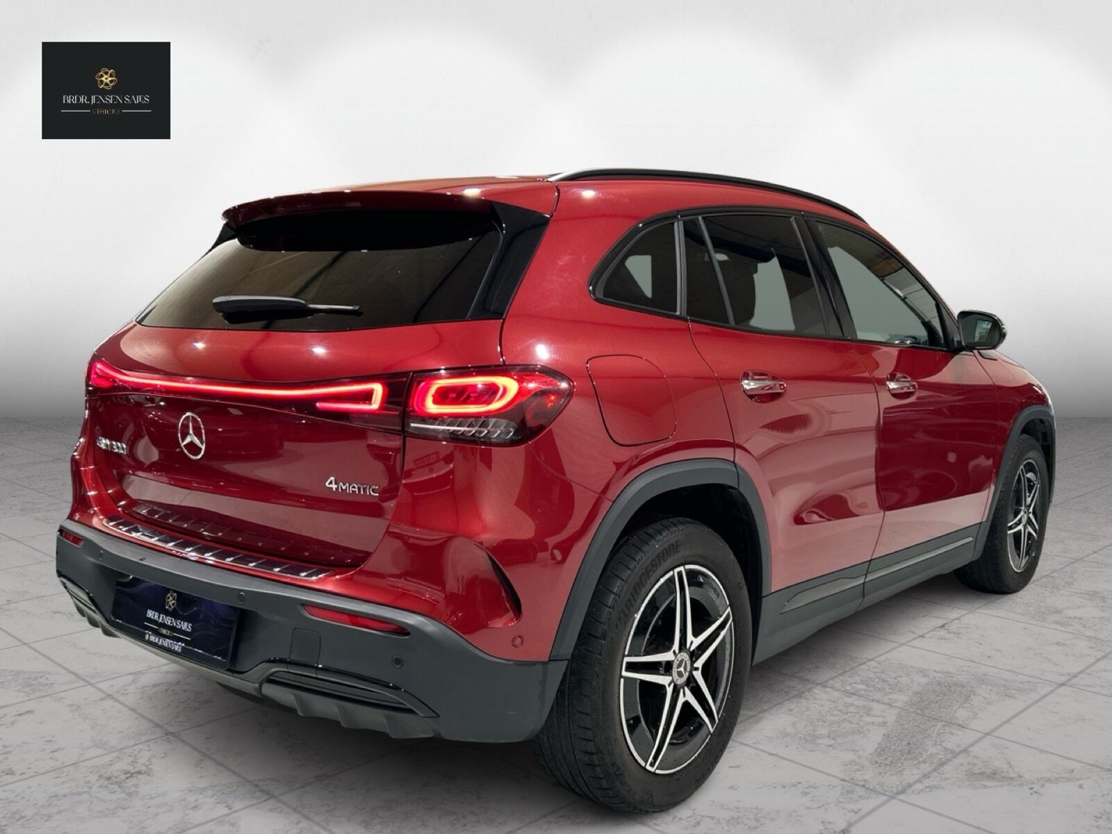 Rød Mercedes EQA 300 fra 2021