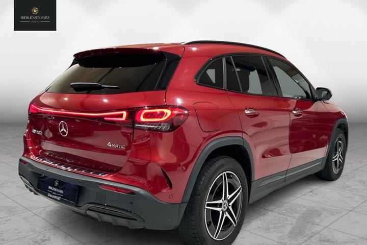 Rød Mercedes EQA 300 fra 2021