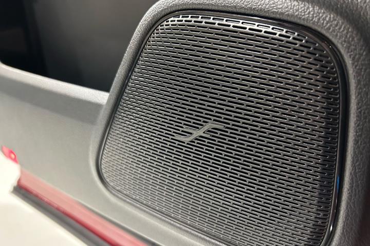 Rød Mercedes EQA 300 fra 2021