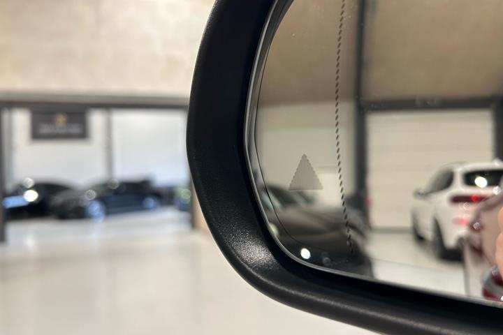 Rød Mercedes EQA 300 fra 2021