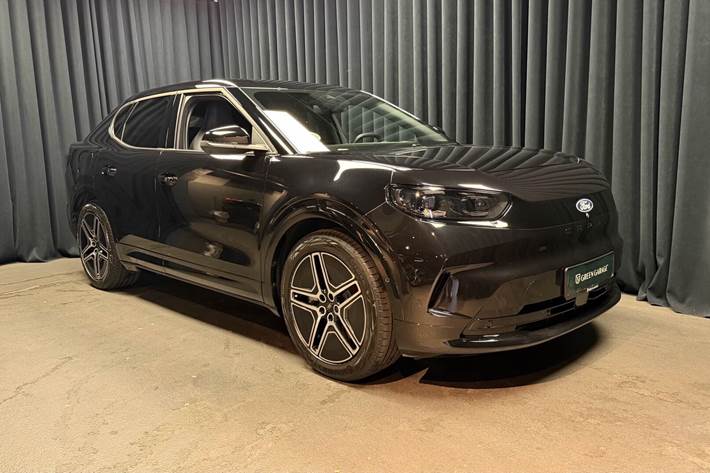 Sort Ford Capri fra 2024
