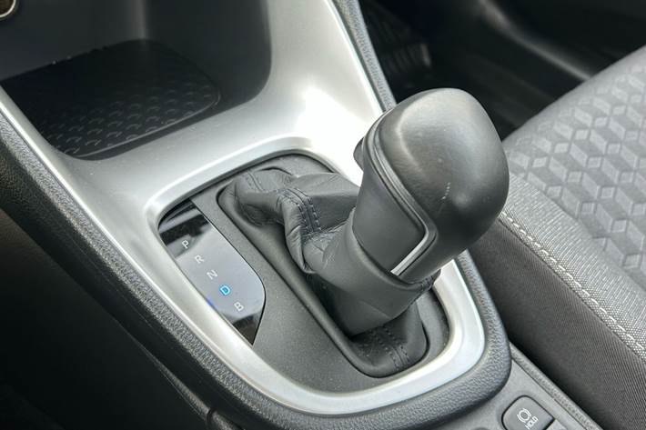 Grå Toyota Yaris fra 2022
