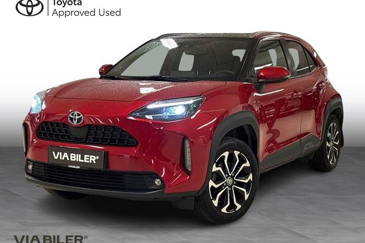 Rød Toyota Yaris Cross fra 2022 set udefra