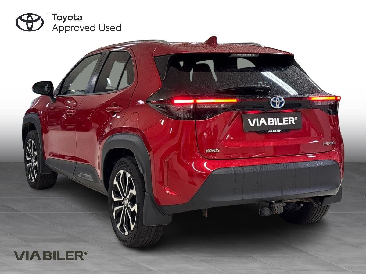 Rød Toyota Yaris Cross fra 2022