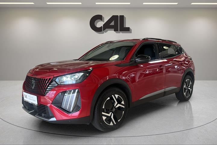 Rød Peugeot 2008 fra 2024 set udefra