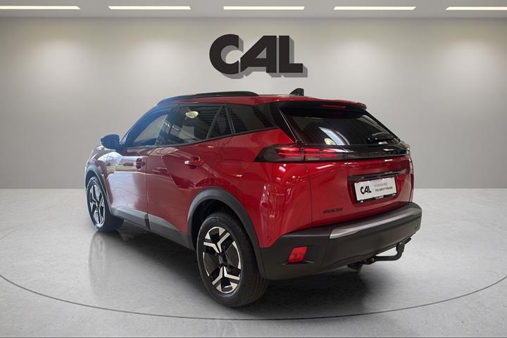 Rød Peugeot 2008 fra 2024