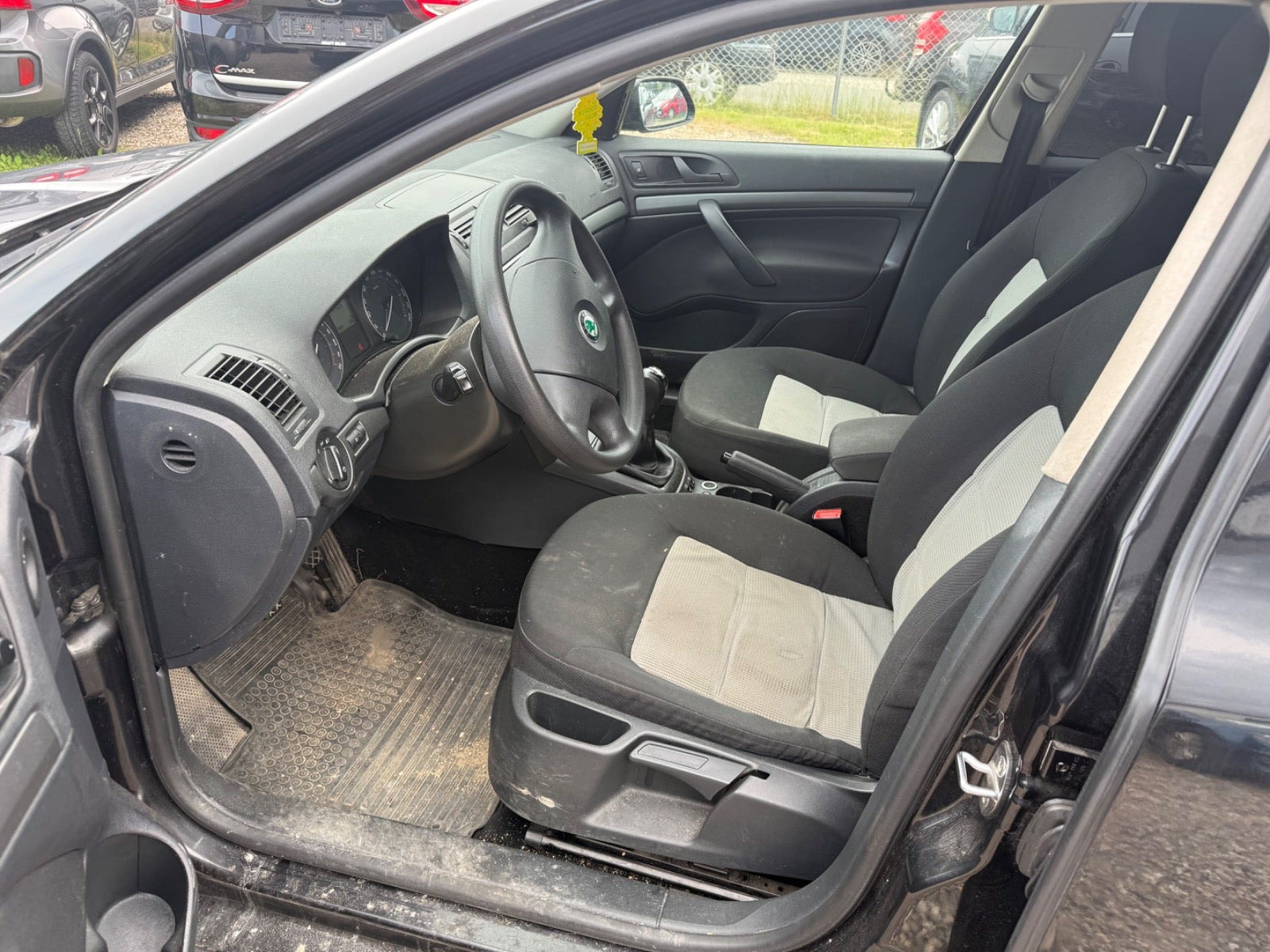 Sort Skoda Octavia fra 2006
