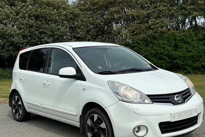 Hvid Nissan Note fra 2011