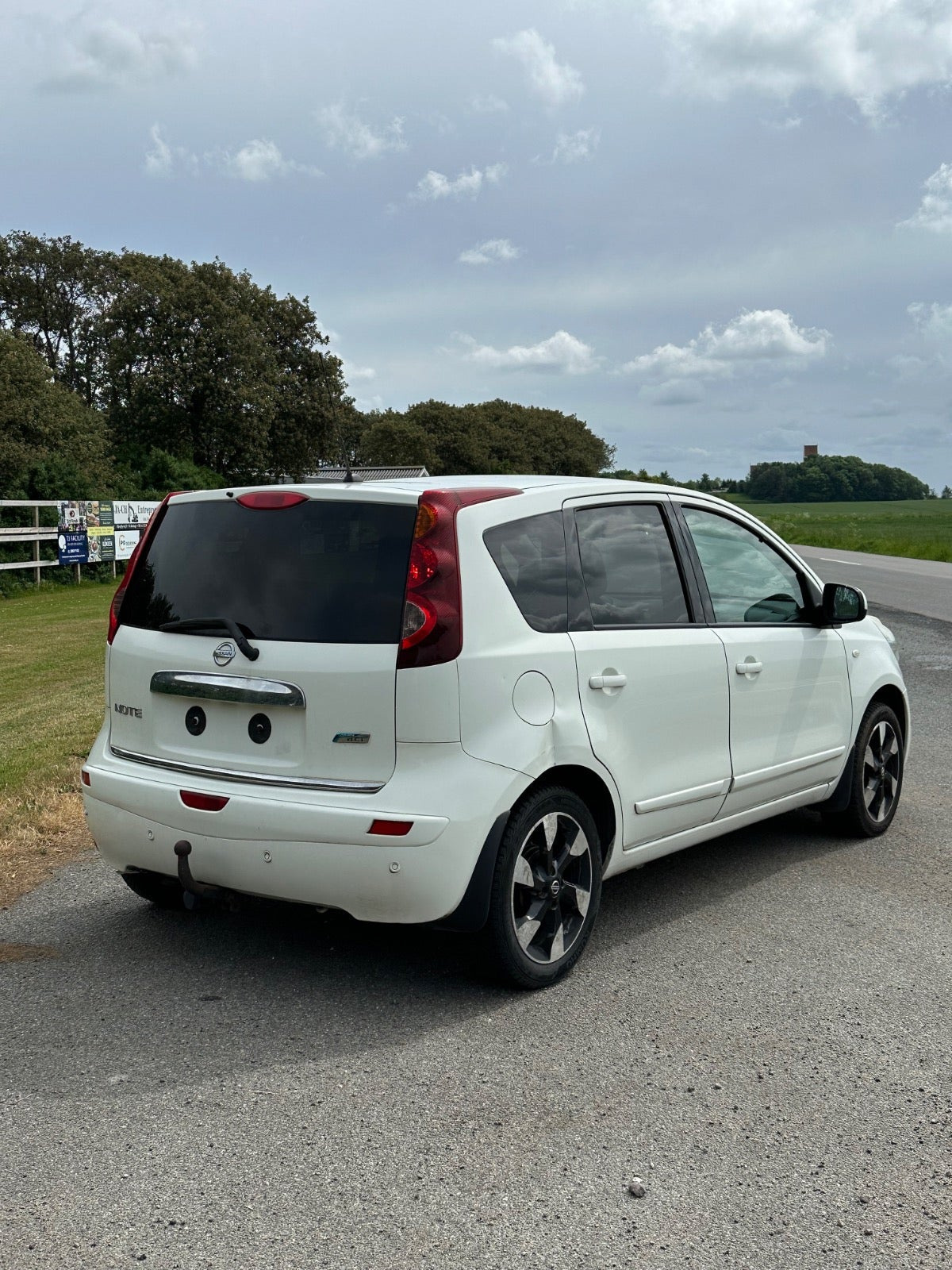 Hvid Nissan Note fra 2011