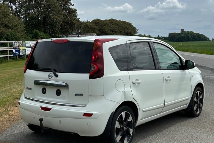 Hvid Nissan Note fra 2011