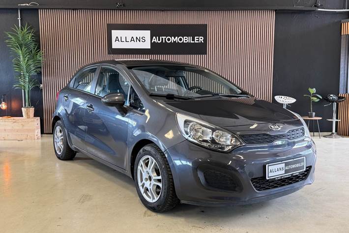 Grå Kia Rio fra 2013