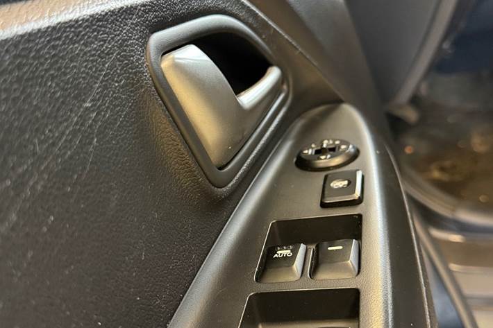 Grå Kia Rio fra 2013