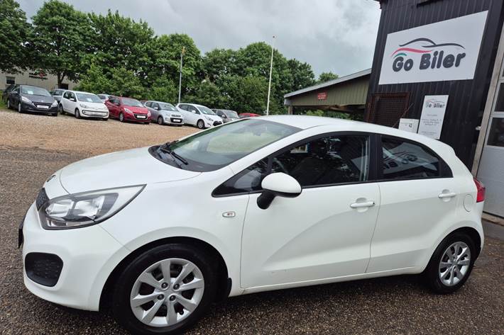 Grøn Kia Rio fra 2013