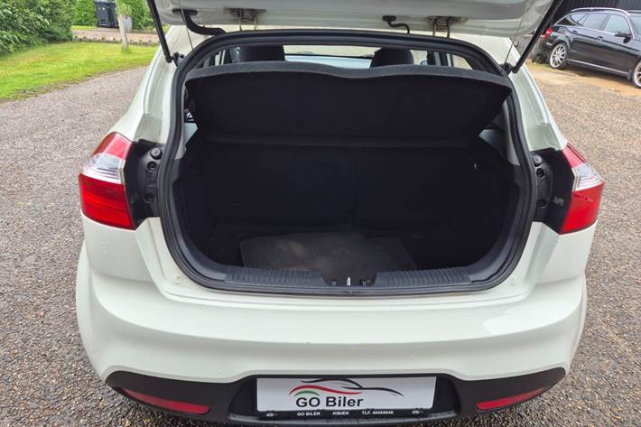 Grøn Kia Rio fra 2013