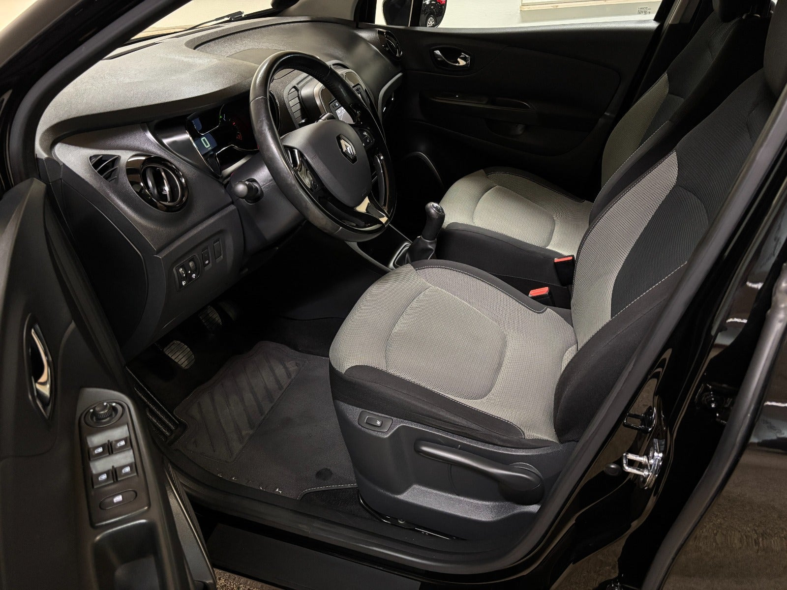 Sort Renault Captur fra 2017