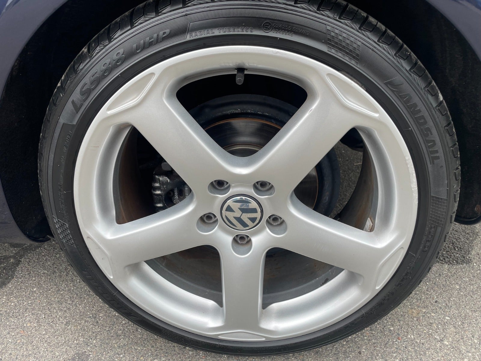 Blå VW Eos fra 2007 set udefra
