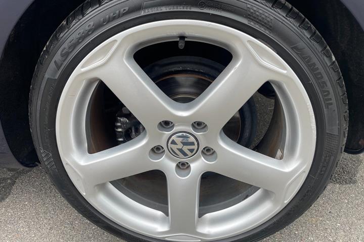 Blå VW Eos fra 2007 set udefra