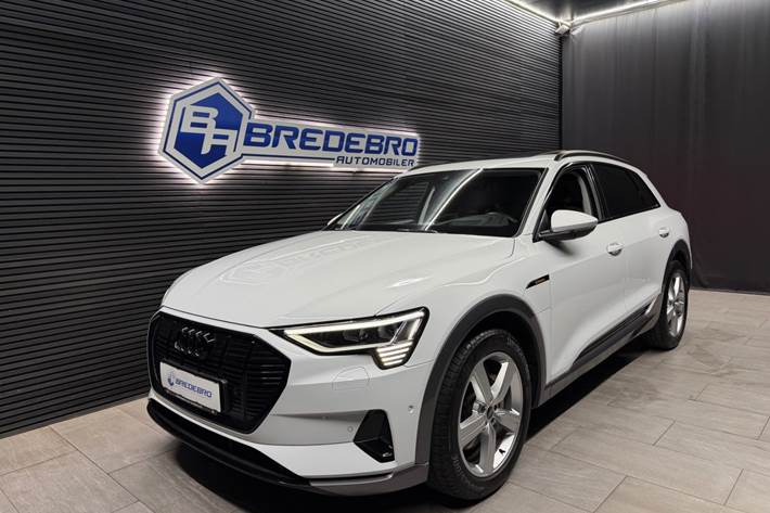 Hvid Audi e-tron fra 2023