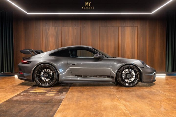 Grå Porsche 911 GT3 fra 2023
