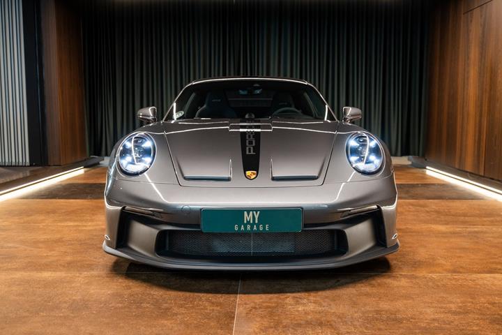 Grå Porsche 911 GT3 fra 2023