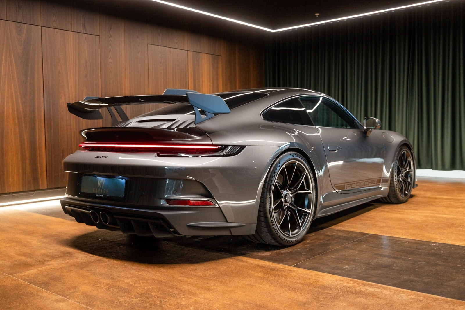 Grå Porsche 911 GT3 fra 2023