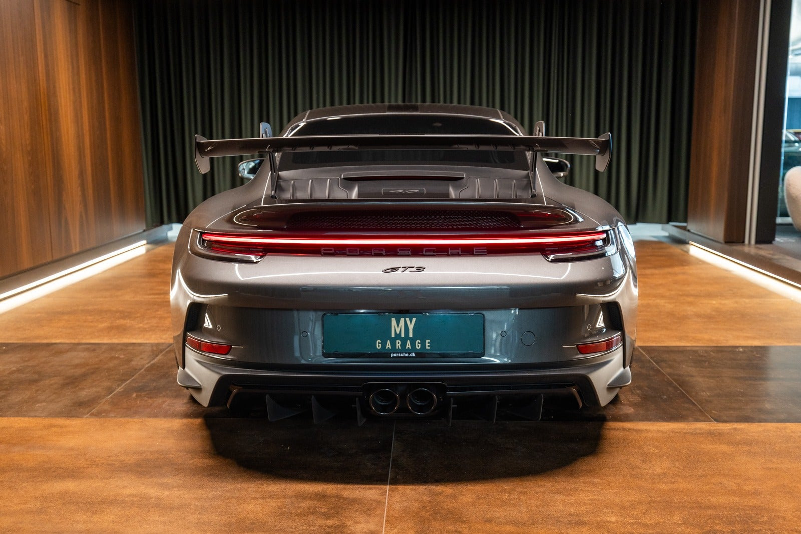 Grå Porsche 911 GT3 fra 2023
