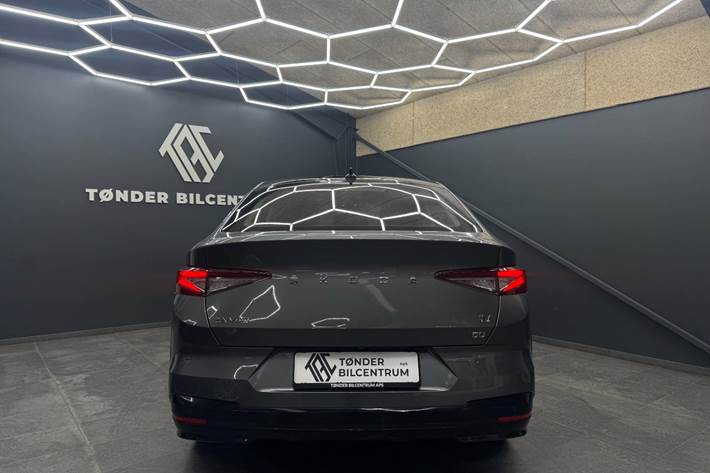 Grå Skoda Enyaq fra 2023