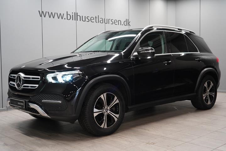 Sort Mercedes GLE350 de fra 2023 set udefra