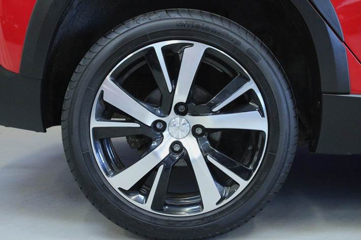 Rød Peugeot 2008 fra 2019