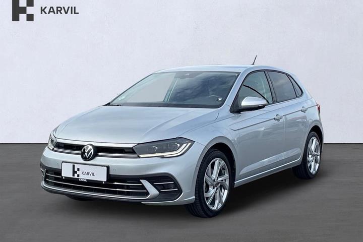 Sølv VW Polo fra 2022 set udefra