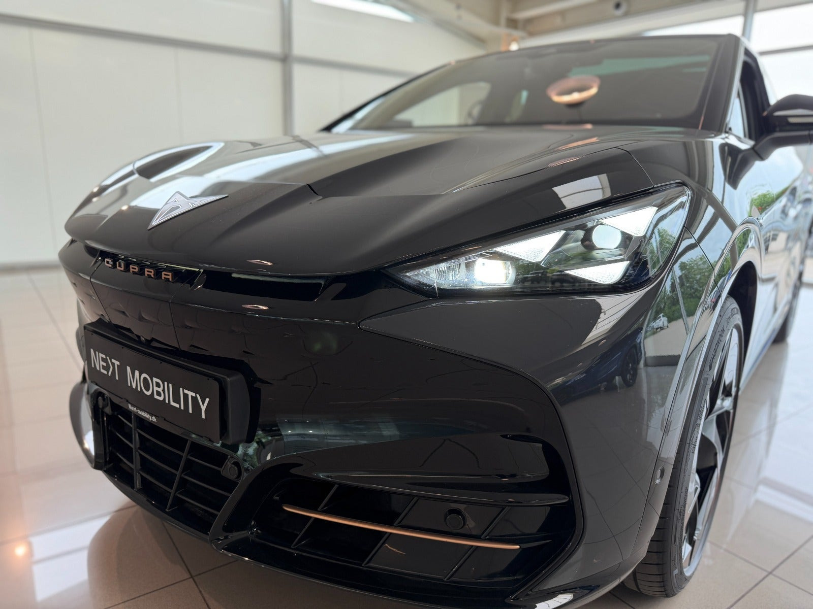 Grå Cupra Tavascan fra 2024