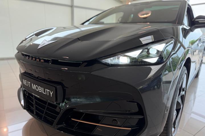 Grå Cupra Tavascan fra 2024