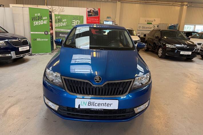 Grå Skoda Rapid fra 2017