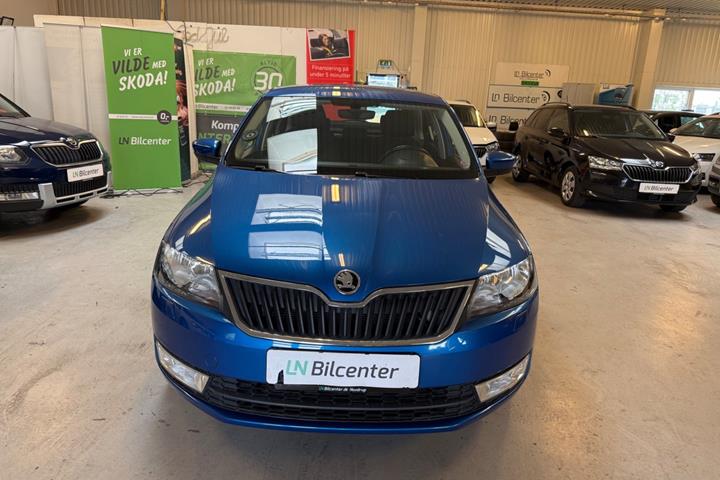 Grå Skoda Rapid fra 2017