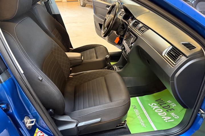 Grå Skoda Rapid fra 2017