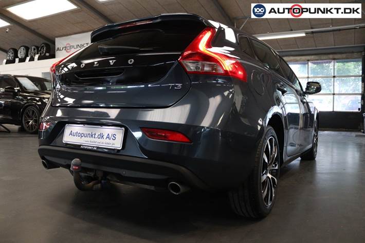 Blå Volvo V40 fra 2019