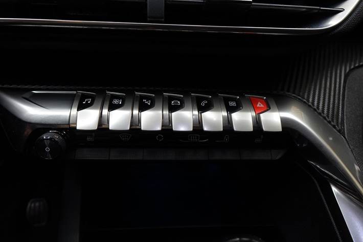 Grå Peugeot 3008 fra 2017