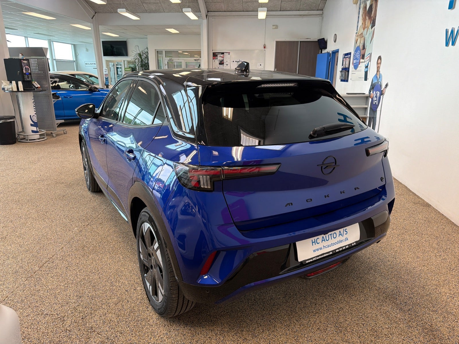 Blå Opel Mokka-e fra 2025