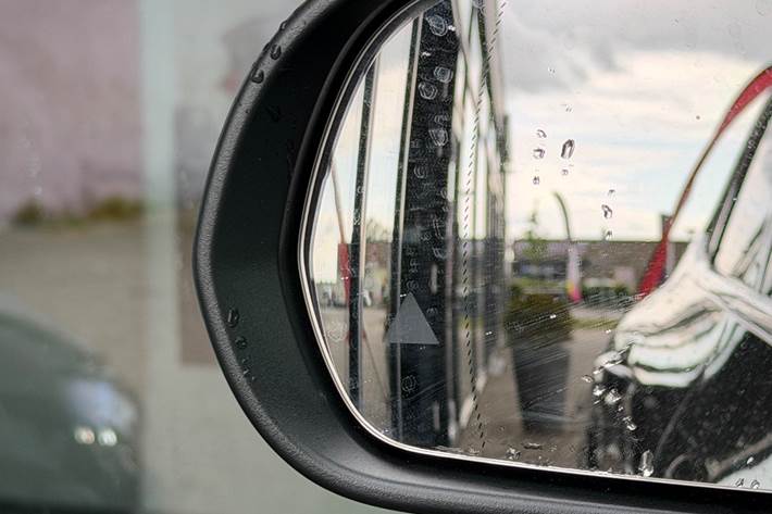 Grå Mercedes EQA250+ fra 2023