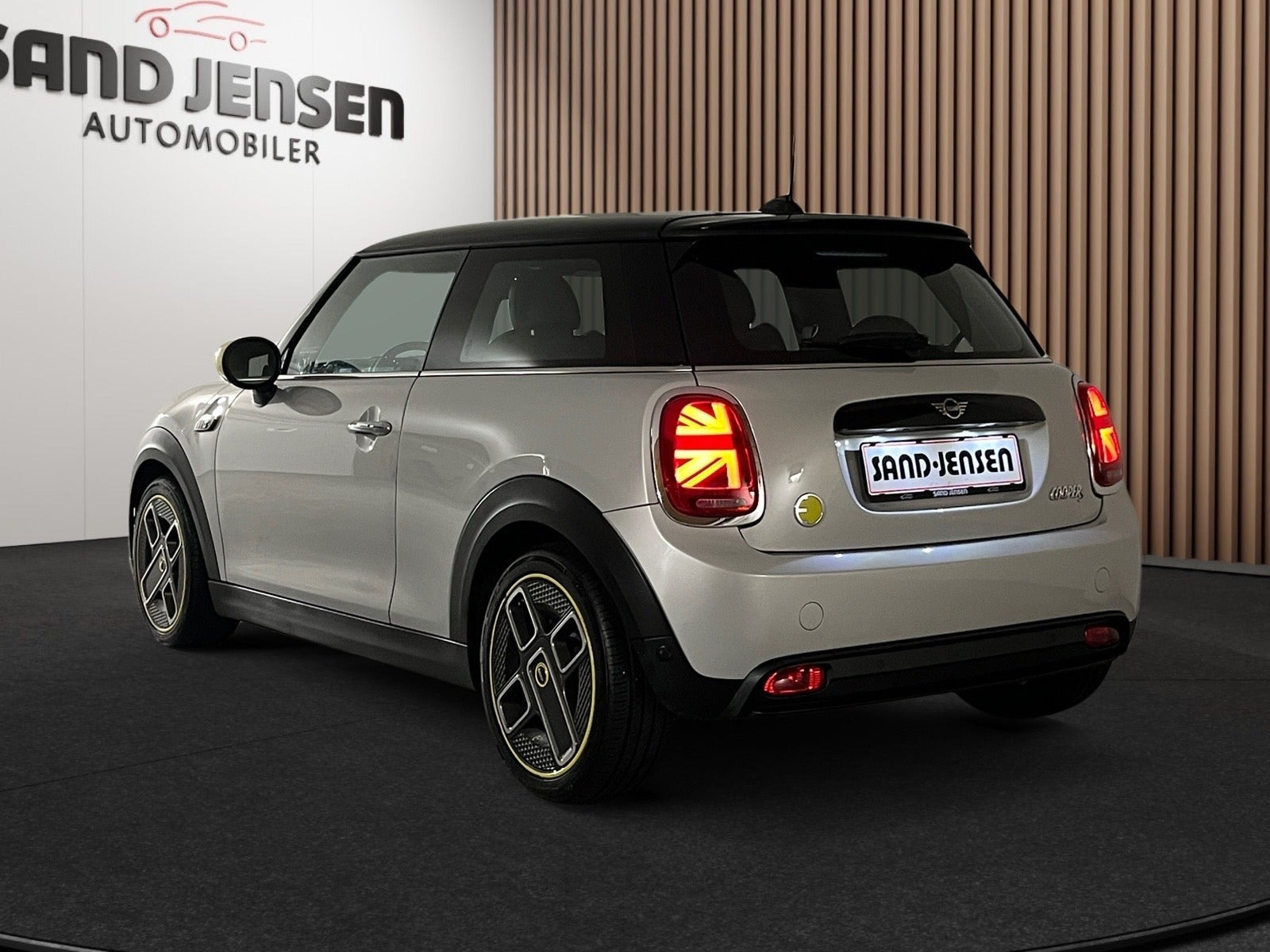 Hvid Mini Cooper SE fra 2021
