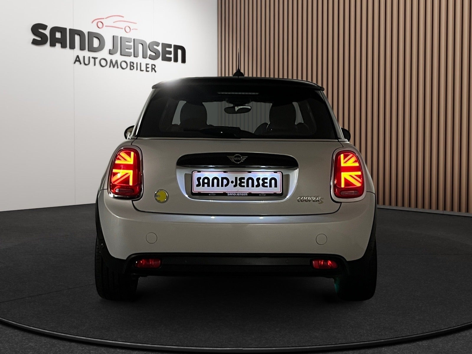 Hvid Mini Cooper SE fra 2021