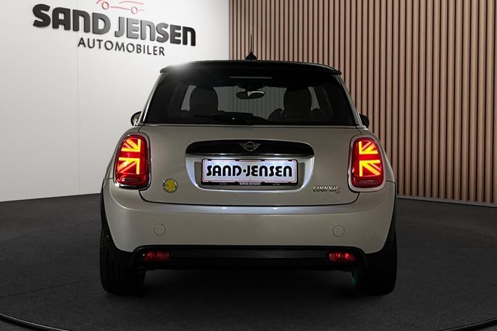 Hvid Mini Cooper SE fra 2021