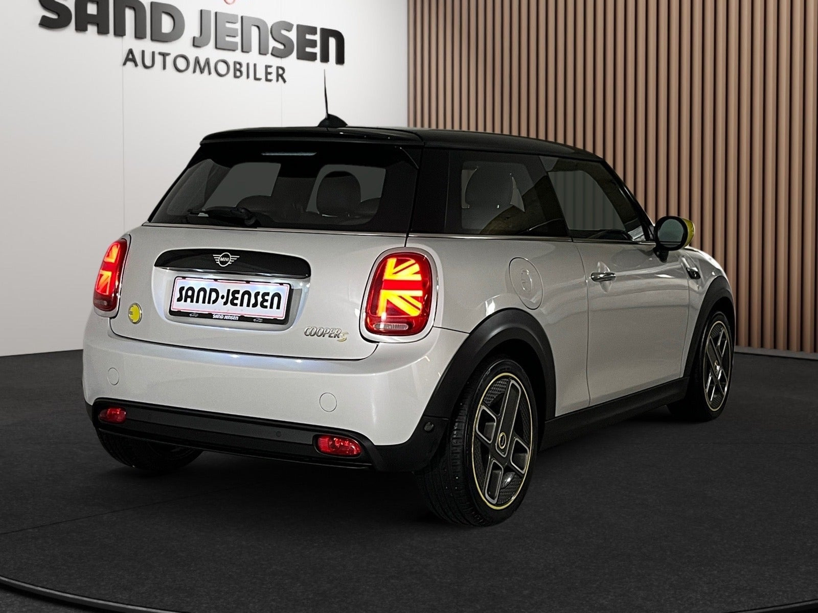 Hvid Mini Cooper SE fra 2021