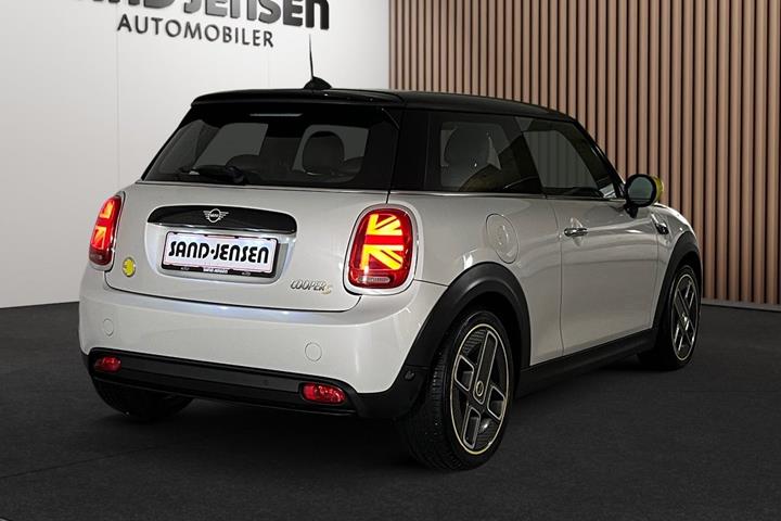 Hvid Mini Cooper SE fra 2021