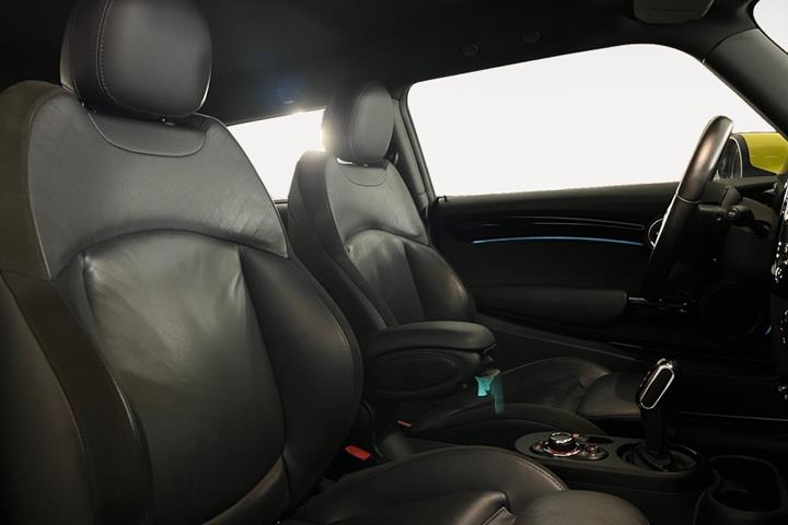 Hvid Mini Cooper SE fra 2021